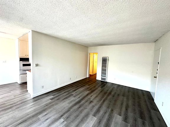 3rd image of 119-121 N Hillcrest Blvd #9