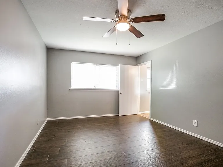 4425 Windsor Dr — Photo 10