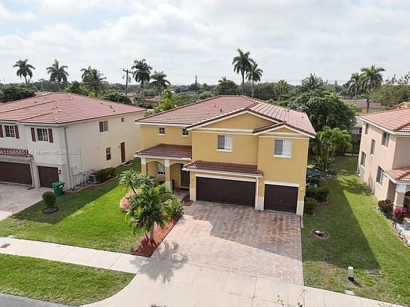 3rd image of 960 NW 204th St