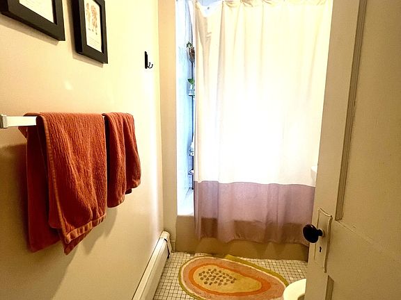 4th image of 21-3 Sartwell Ave