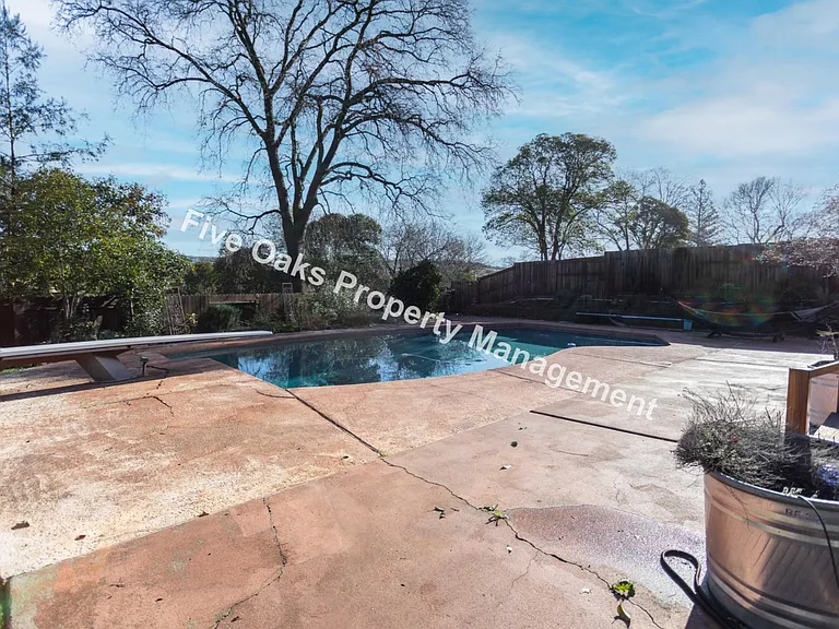 2815 Stanford Ln — Photo 25