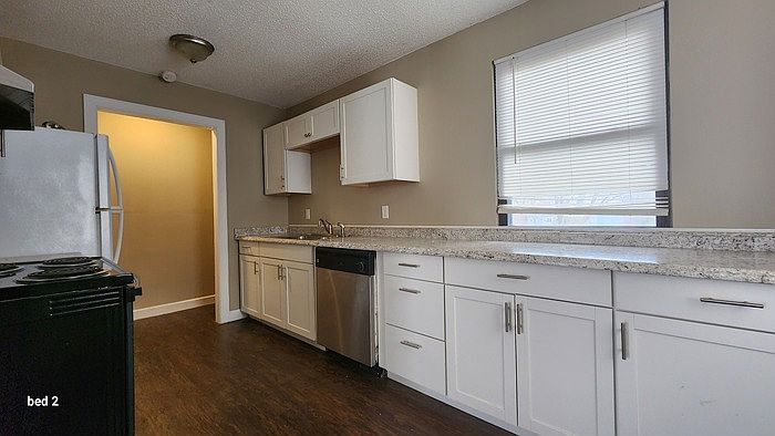 1st image of 409 W 8th Ave