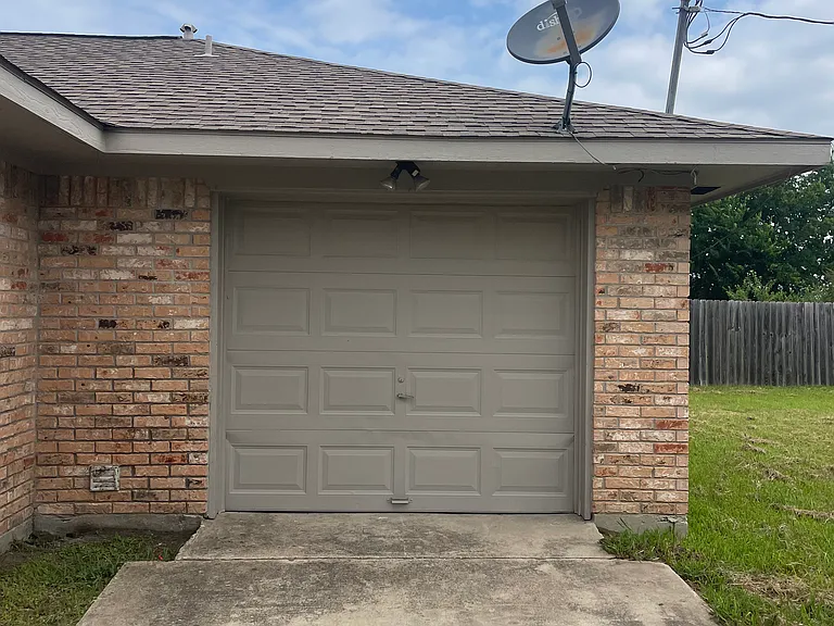 601 FM 272 — Photo 3