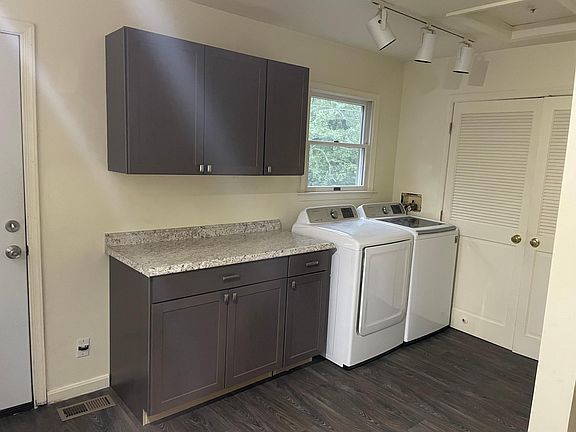 Kitchen/ Laundry