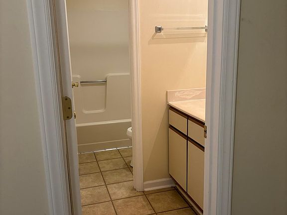 3rd image of 1510 W Reservoir St