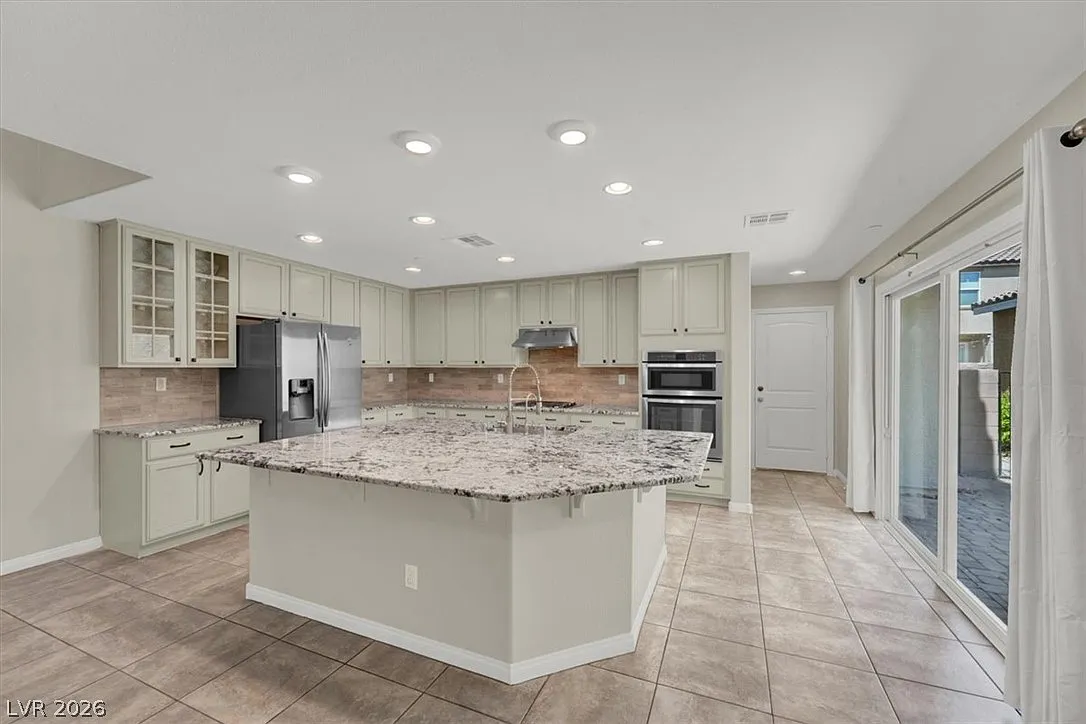 3 bed, 3.0 bath, 2363 sqft, $2,450 — Photo 1