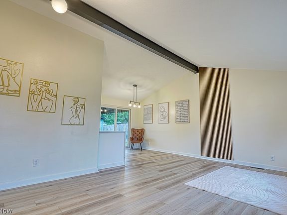 3rd image of 15713 Holland Rd
