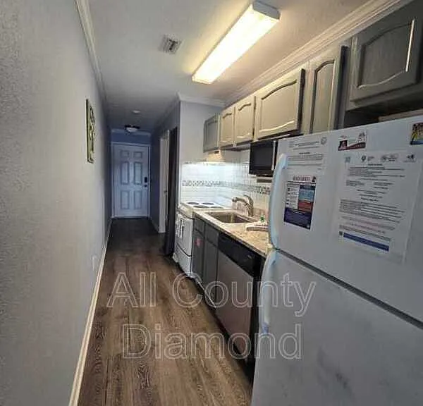 301 Lullwater Dr #401 — Photo 3