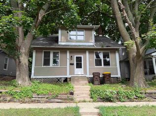 1327 S Walnut Ave, Freeport, IL 61032