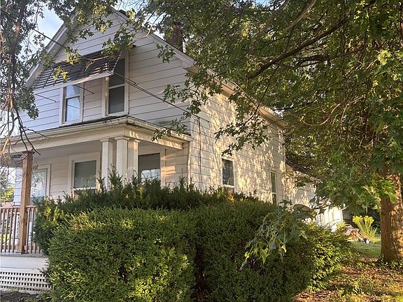 3rd image of 1407 W 22nd St