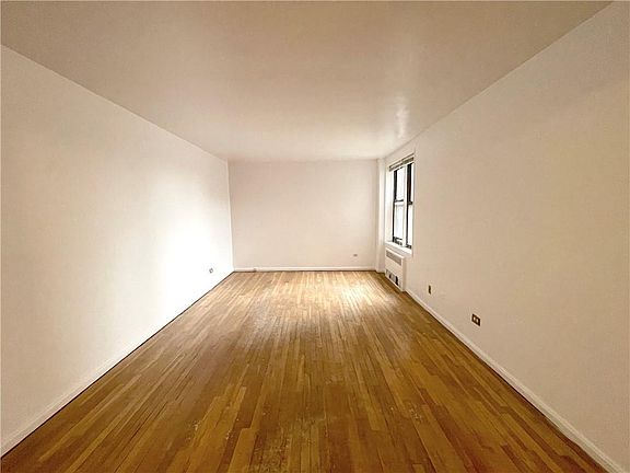 5th image of 2555 Batchelder St APT 5B