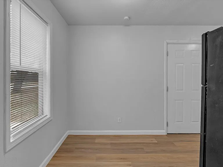 1439 N Olympia Ave — Photo 12