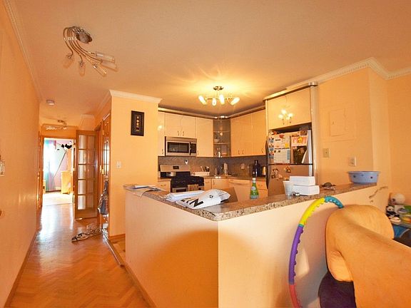 4th image of 11 Cove Ln APT 1