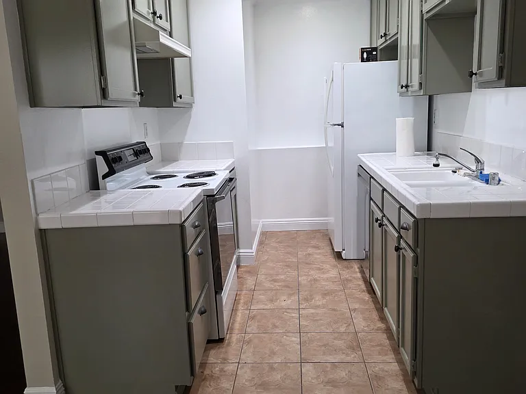 330 S Mentor Ave #107 — Photo 12