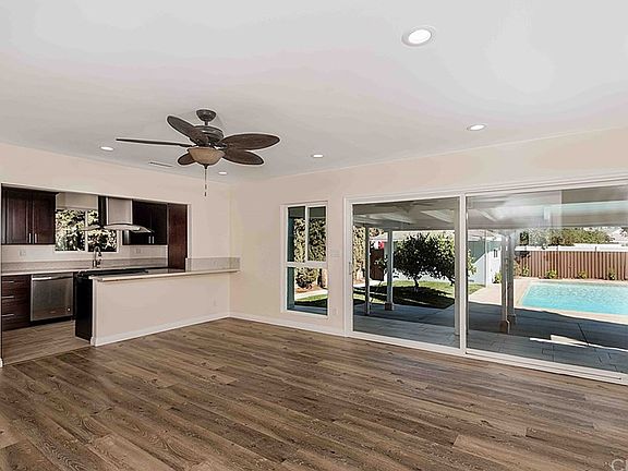 5th image of 10238 Woodley Ave