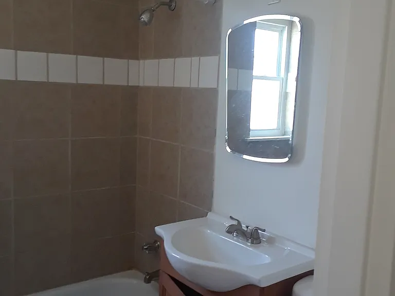 1000 Hartman St #5 — Photo 7