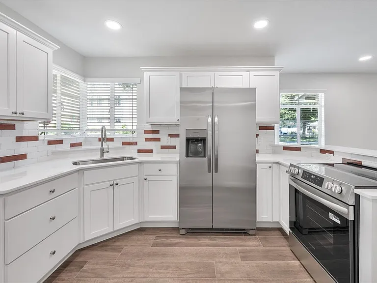 834 Jefferson Ave — Photo 1