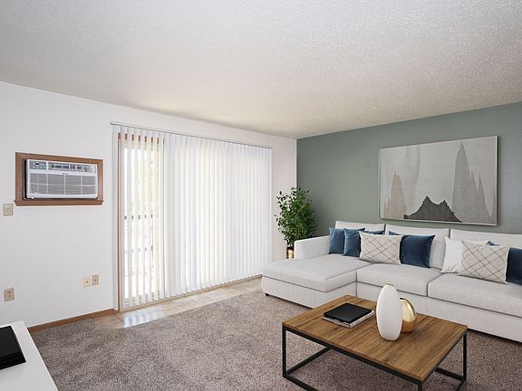 Fargo, ND Pacific Park 2 Apartments | 21B | Living