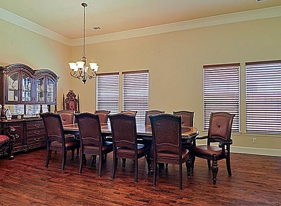 3rd image of 10877 Southbury Ln