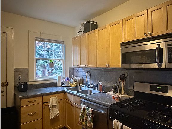 3rd image of 933 Ponce De Leon Pl NE