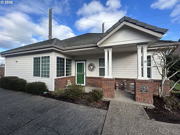 3rd image of 2063 Lake Wind Dr