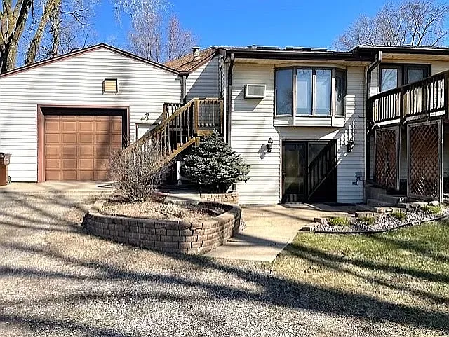 3355 Hunter Dr — Photo 1