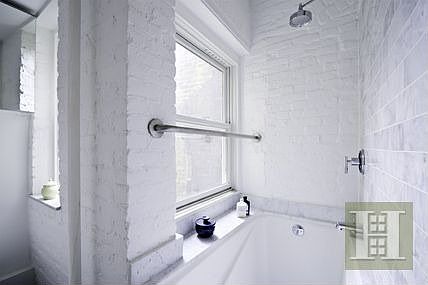 4th image of 224 E 7th St APT 9