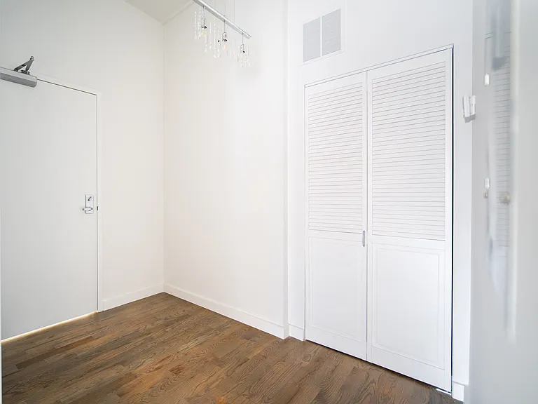 Foyer - Unit 404
