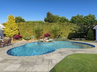 6 Tuthill Ln, Remsenburg, NY 11960