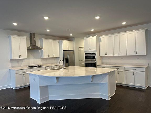 4th image of 903 Navigator Ave