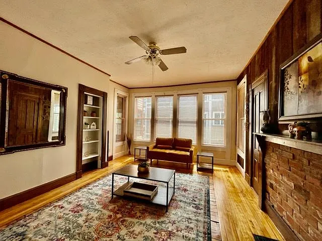 5 bed, 1800 sqft, $2,500 — Photo 2