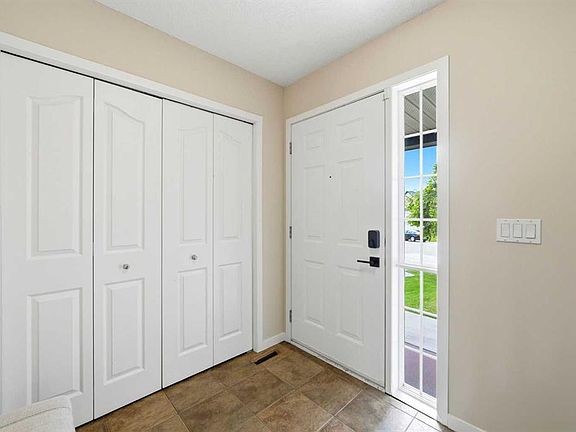 4th image of 82 W Springborough Point SW
