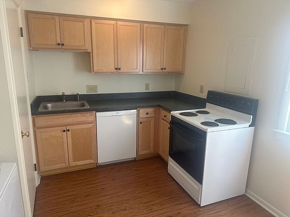 3rd image of 416 Wyandotte Ave APT A