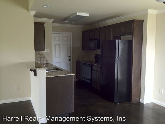 3rd image of 621 Park Wood Cir