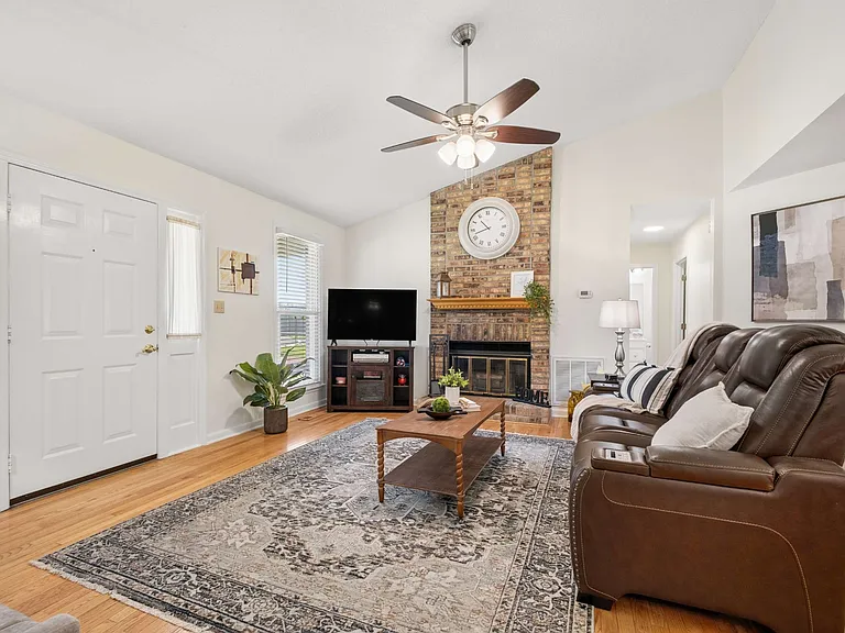 504 Riverview Dr — Photo 10