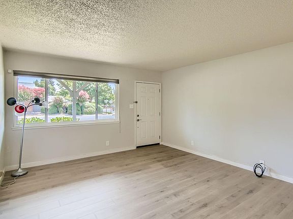 2nd image of 2550 Rogue River Dr
