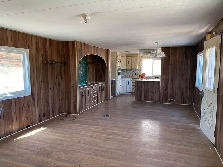 28251 Peckham Rd — Photo 2