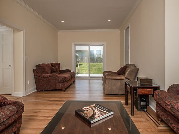 3rd image of 32 Oakwood Ave