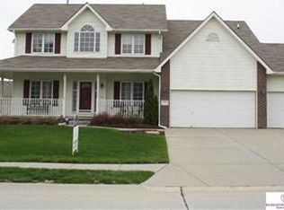 1902 Greyson Dr, Papillion, NE 68133