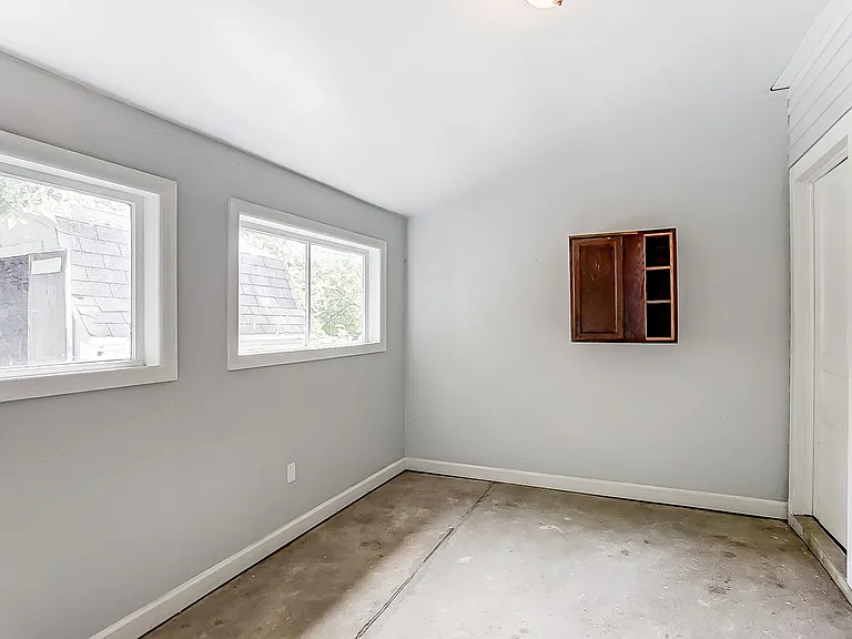 424 Bantz Ct — Photo 16