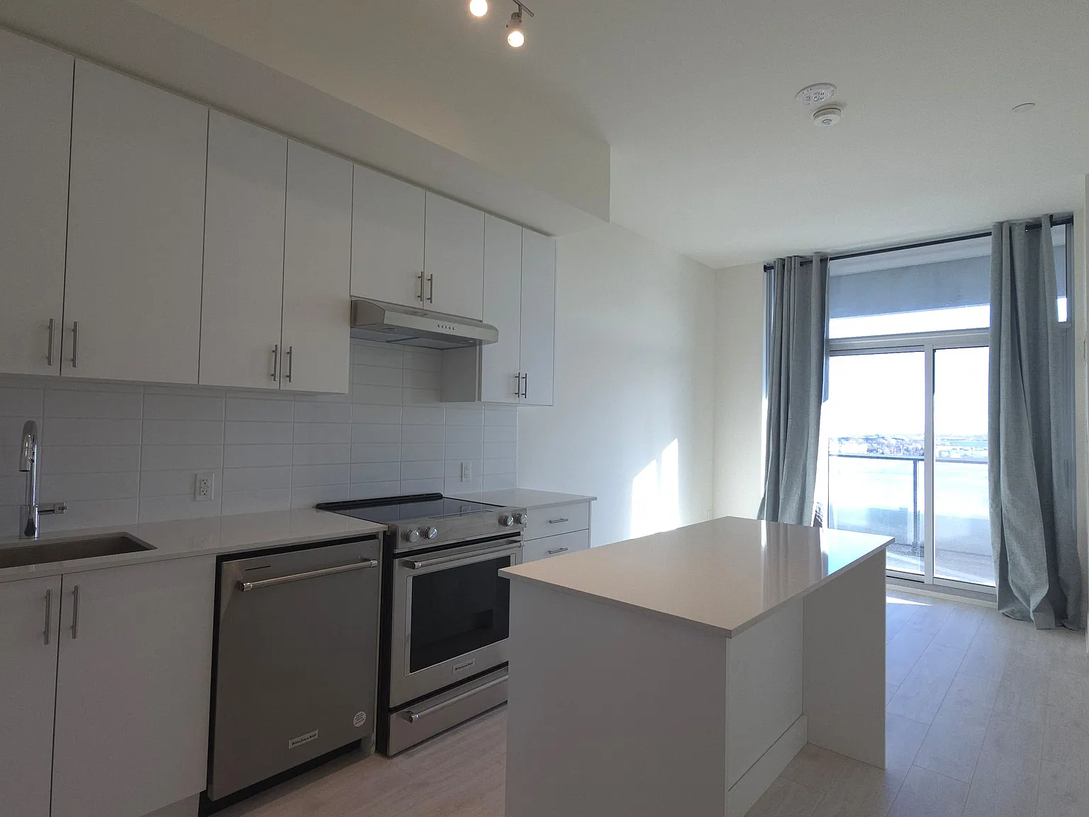 2 bed, $2,400 — Photo 4