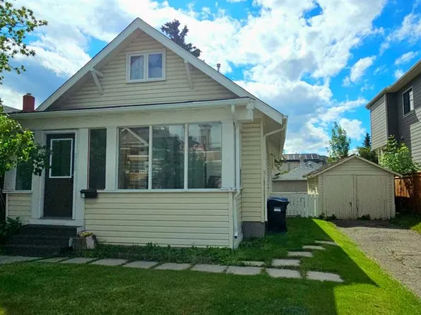 2115 E 10th St NW, Calgary, AB T2M 3M5