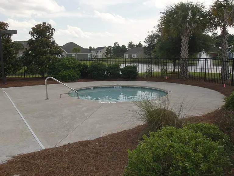 655 Uniola Dr — Photo 9