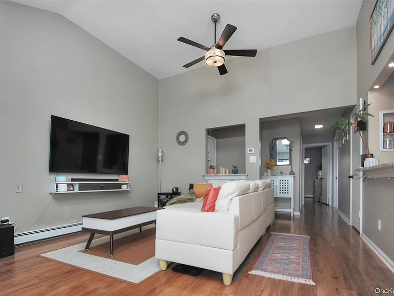 18 Lexington Hl #12 — Photo 13