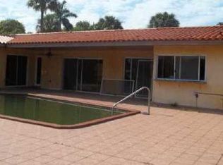 6930 Silver Oak Dr, Miami Lakes, FL 33014