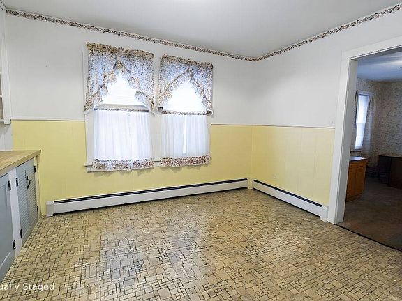 5th image of 30 Lakeview Dr