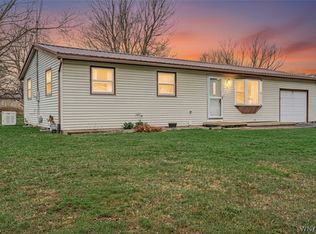 9 Manor Ln, Middleport, NY 14105