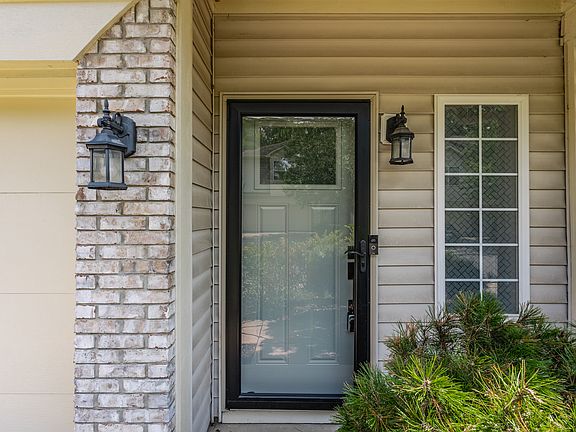 3rd image of 1122 Grovewood Dr