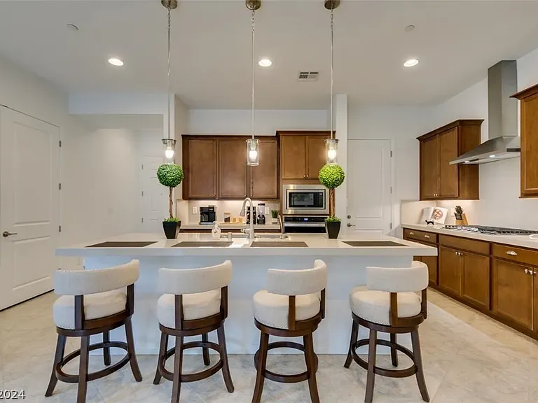 117 Ibiza Lake Dr — Photo 2