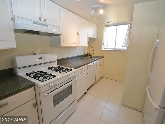3rd image of 3716 N Rosser St APT 202